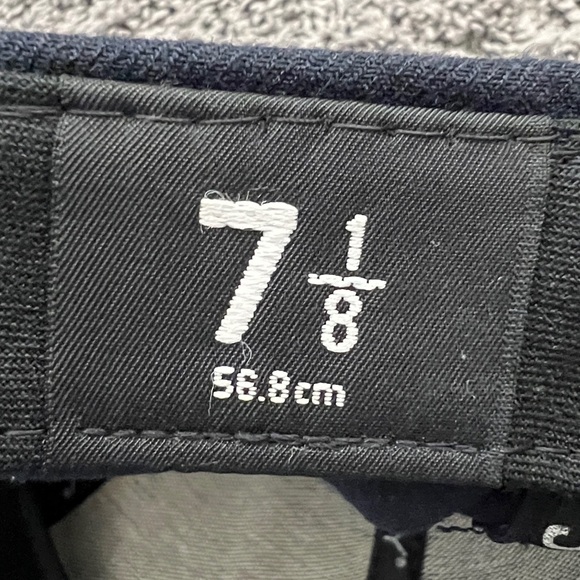 New Era New York Yankees Fitted Cap Size 7 1/8 Black White 59FIFTY Hat NE TECH - Picture 7 of 9